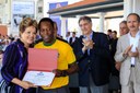 Presidenta Dilma Rousseff recebe de Pelé o título 20.000 de sócia da ABCZ  durante abertura oficial da 79ª Exposição Internacional de Gado Zebu - Expozebu 2013. Uberaba - MG, 03/05/2013