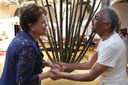 Presidenta Dilma Rousseff  cumprimenta o cantor Gilberto Gil durante show no almoço oferecido aos  Chefes de Estado, que participaram do encontro Iberoamericano de Alto Nível em comemoração ao Ano Internacional dos Afrodescendentes. Salvador-BA,19/11/2011