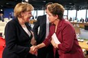 Presidenta Dilma Rousseff conversa com a primeira-ministra da Alemanha Angela Merkel durante almoço de trabalho na Cúpula de Líderes do G20. Cannes - França, 04/11/2011