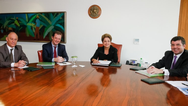 Presidenta Dilma Rousseff, Ministro da Secretaria de Direitos Humanos, Pepe Vargas e o Ministro Interino do Esporte, Ricardo Leyser durante encontro com Andrew Parsons, Presidente do Comitê Paralímpico Brasileiro. Brasília-DF, 13/05/2015 Presidenta Dilma Rousseff, Ministro da Secretaria de Direitos Humanos, Pepe Vargas e o Ministro Interino do Esporte, Ricardo Leyser durante encontro com Andrew Parsons, Presidente do Comitê Paralímpico Brasileiro. Brasília-DF, 13/05/2015