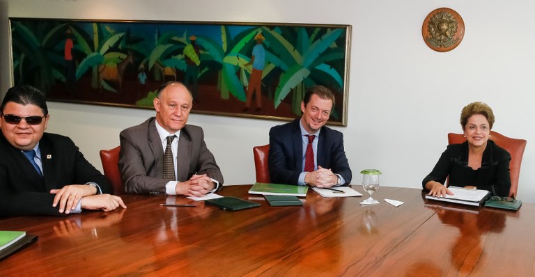 Presidenta Dilma Rousseff, Antônio José Ferreira, Secretário Nacional de Promoção dos Direitos da Pessoa com Deficiência e o Ministro da Secretaria de Direitos Humanos, Pepe Vargas durante encontro com Andrew Parsons, Presidente do Comitê Paralímpico Brasileiro. Brasília-DF, 13/05/2015 Presidenta Dilma Rousseff, Antônio José Ferreira, Secretário Nacional de Promoção dos Direitos da Pessoa com Deficiência e o Ministro da Secretaria de Direitos Humanos, Pepe Vargas durante encontro com Andrew Parsons, Presidente do Comitê Paralímpico Brasileiro. Brasília-DF, 13/05/2015