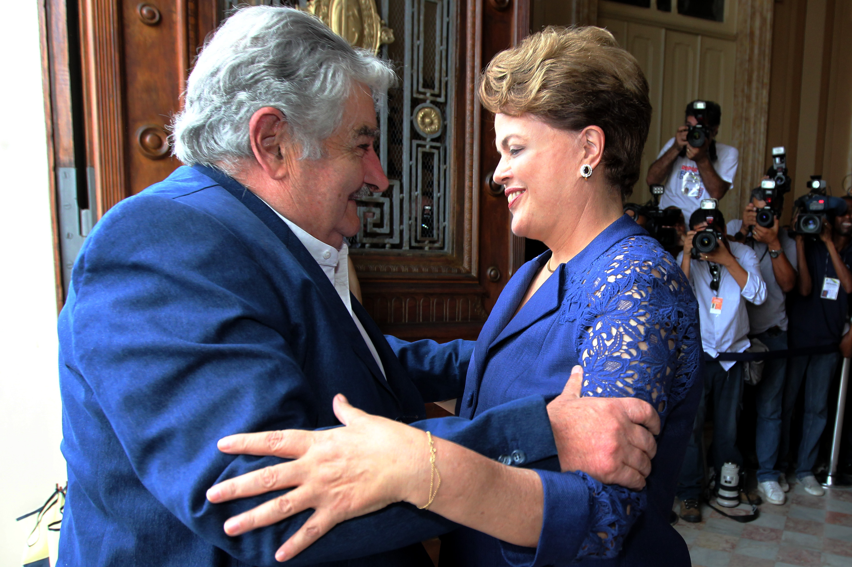 Presidenta Dilma Rousseff  recepciona o Sr. José Mujica Presidente do Uruguai , que participara do encontro Iberoamericano de Alto Nível em comemoração ao Ano Internacional dos Afrodescendentes. Salvador-BA,19/11/2011
