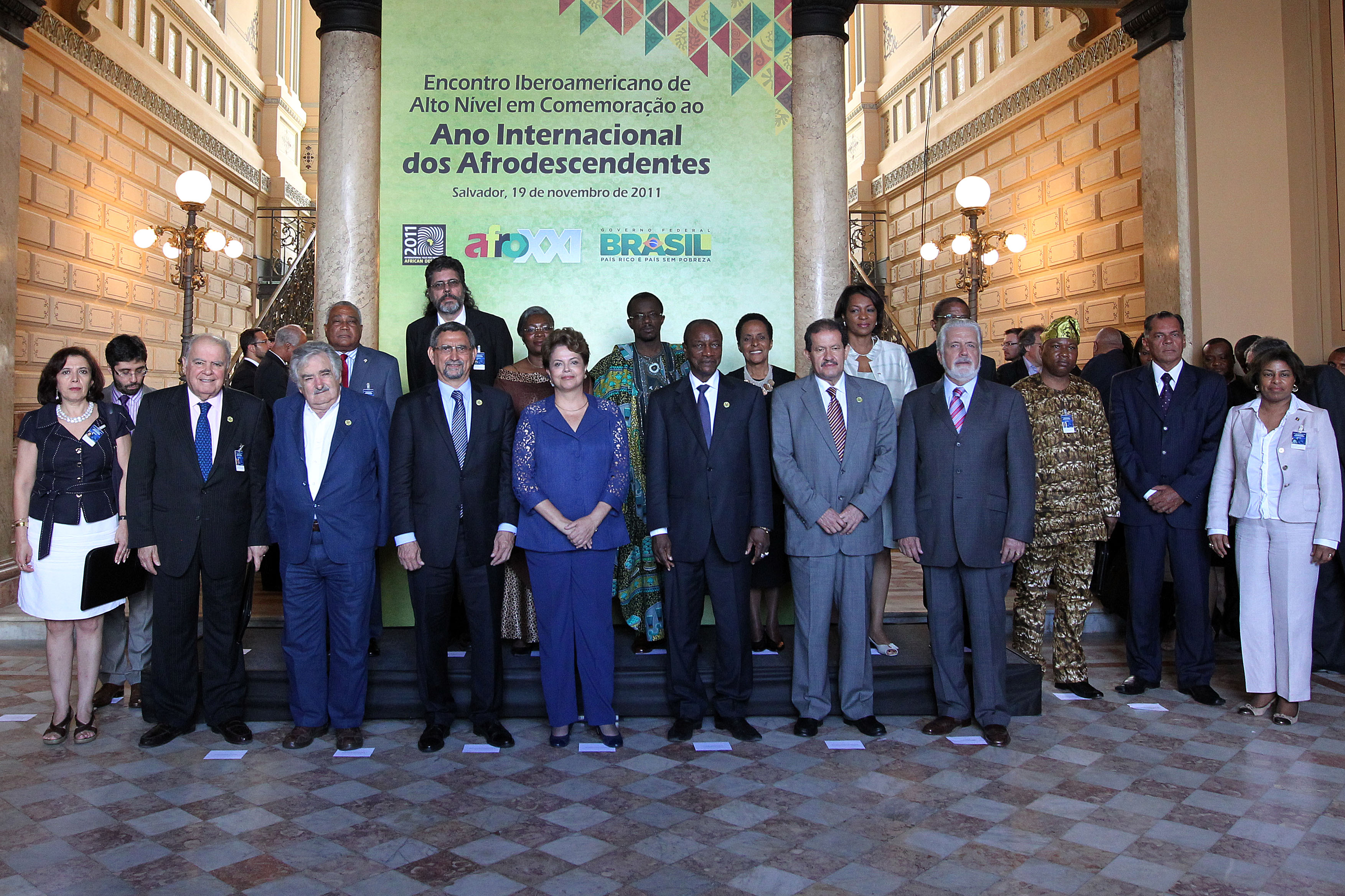 Presidenta Dilma Rousseff  posa para foto Oficial ao lado de Chefes de Estado, durante encontro Iberoamericano de Alto Nível em comemoração ao Ano Internacional dos Afrodescendentes. Salvador-BA,19/11/2011