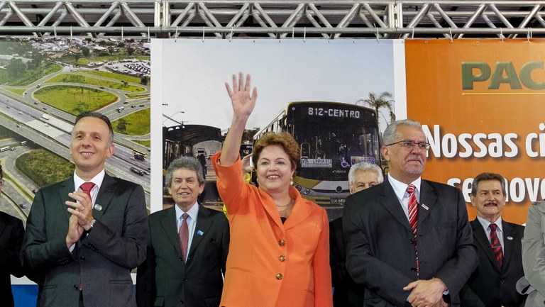 Presidenta Dilma Rousseff durante cerimônia de anúncio de investimentos do PAC2 Mobilidade Urbana para Guarulhos e Osasco. Guarulhos-SP, 07/11/2013