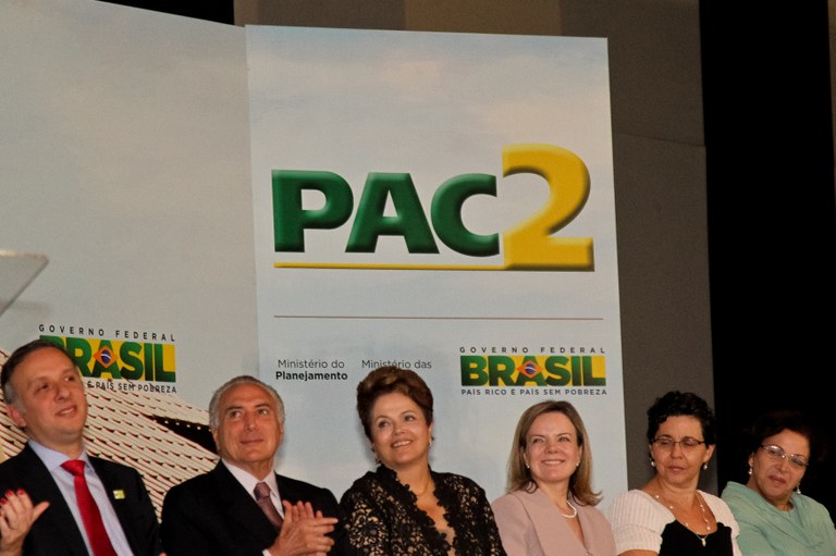 Presidenta Dilma Rousseff durante a cerimônia de anúncio do resultado da seleção de propostas do Minha Casa, Minha Vida 2 para municípios de até 50 mil habitantes. Brasília - DF, 12/04/2012