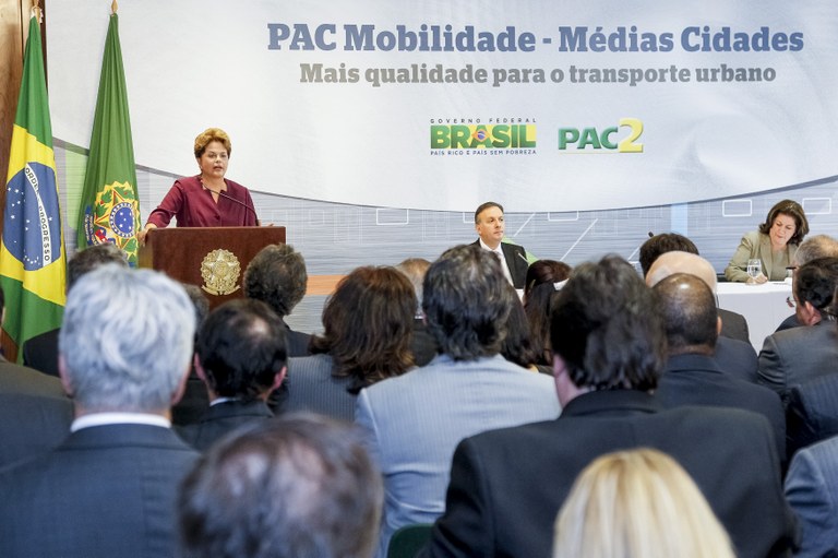  Presidenta Dilma Rousseff durante apresentação do PAC Mobilidade Médias Cidades, no Palácio do Planalto. Brasília - DF, 19/07/2012