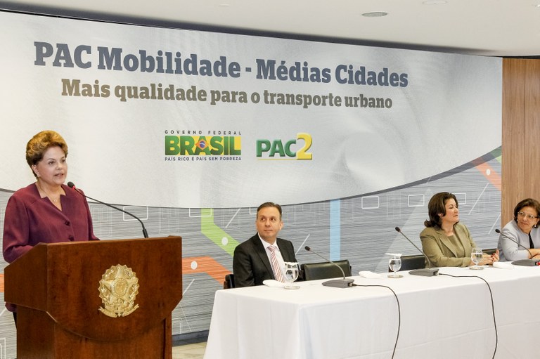 Presidenta Dilma Rousseff durante apresentação do PAC Mobilidade Médias Cidades, no Palácio do Planalto. Brasília - DF, 19/07/2012