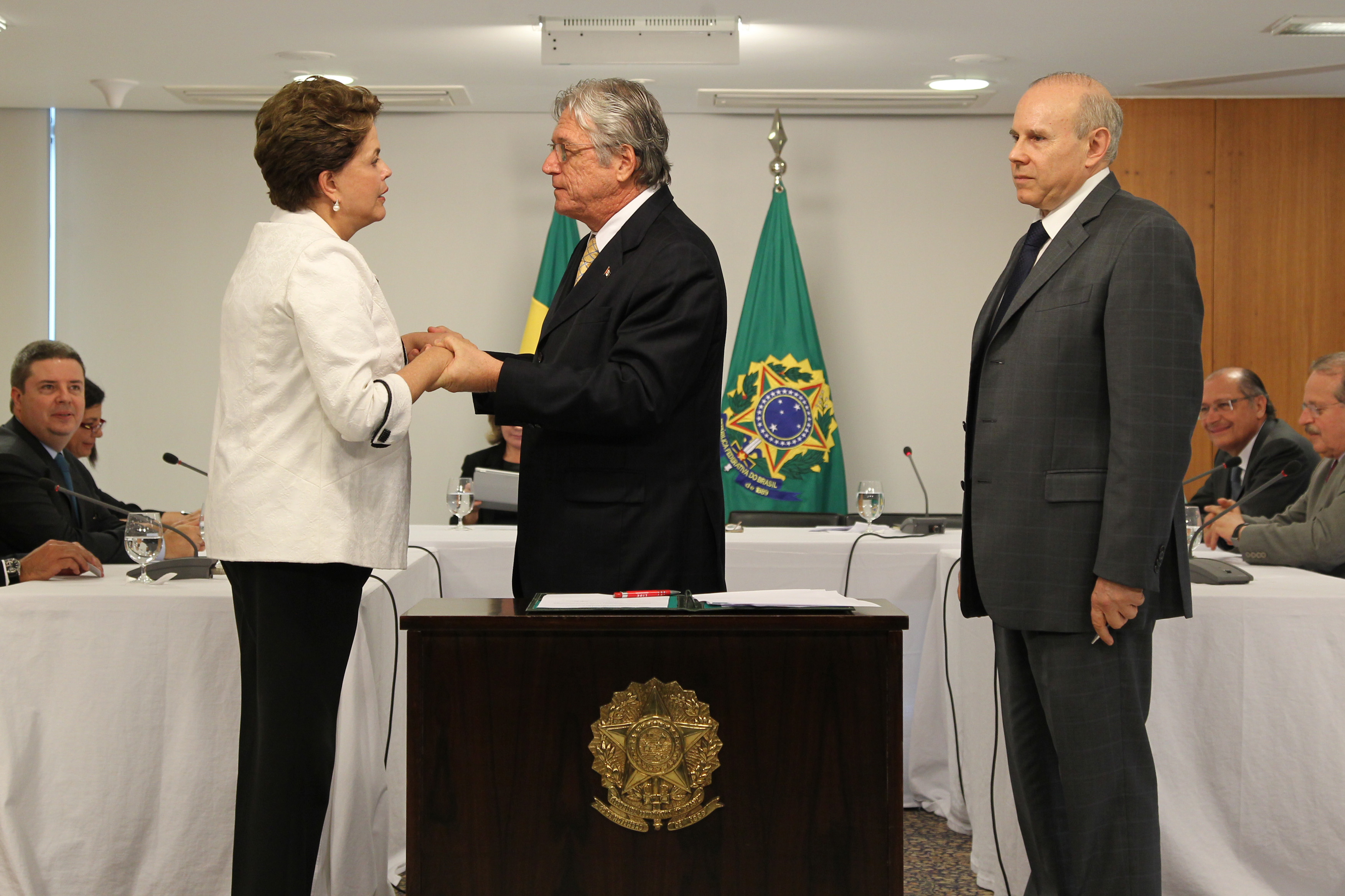 Presidenta Dilma Rousseff e o Governador de Alagoas Teotônio Vilela durante assinatura de termo de entendimento para ampliação de crédito fiscal dos estados de AL, MA, MG, PR, RJ, RS e SP. Brasília - DF, 10/11/2011