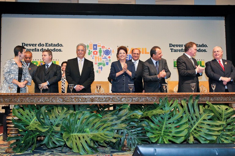Presidenta Dilma Rousseff durante cerimônia de assinatura do termo de pactuação do Plano Brasil sem Miséria com os governadores do Sudeste.