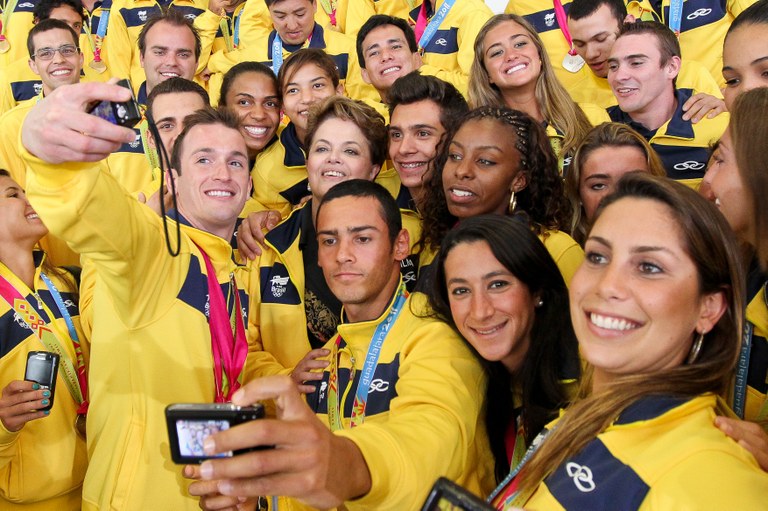 Presidenta Dilma Rousseff recebe atletas brasileiros medalhistas dos XVI Jogos Pan-Americanos de Guadalajara 2011. Brasília - DF, 09/11/2011