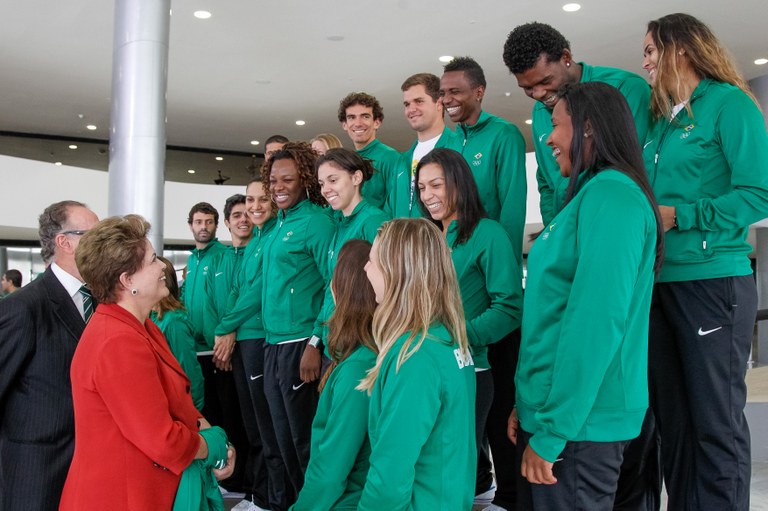 Presidenta Dilma Rousseff recebe no Palácio do Planalto atletas que participarão das Olímpiadas de Londres. Brasília-DF, 15/06/2012