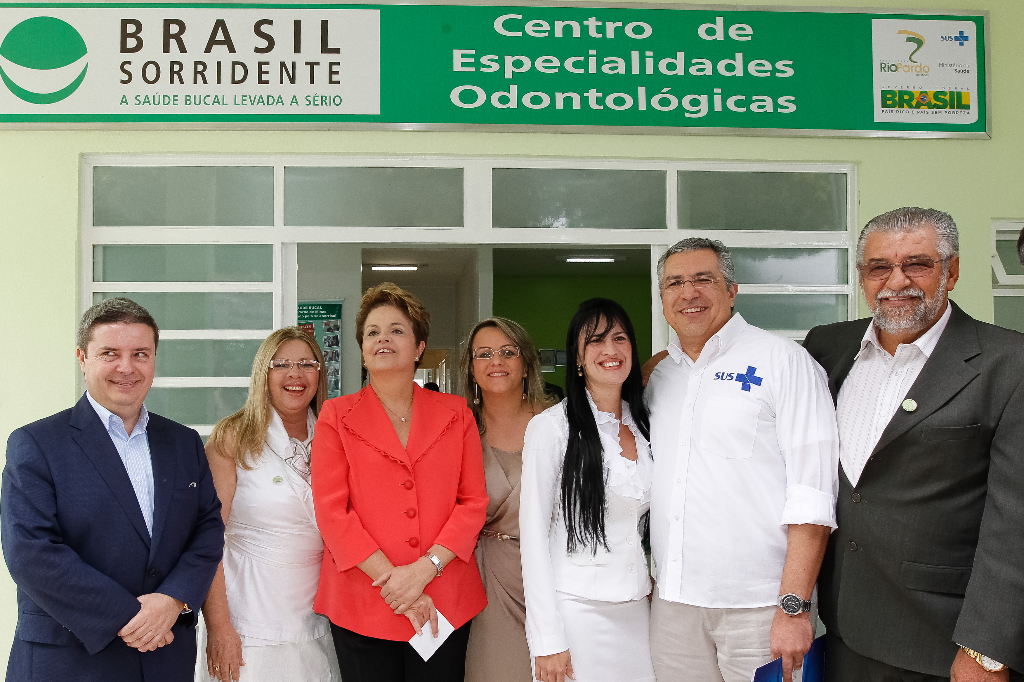 Presidenta Dilma Rousseff durante cerimônia de anúncio da ampliação do programa Brasil Sorridente e do mutirão de próteses dentárias. Rio Pardo de Minas - MG, 10/08/2012