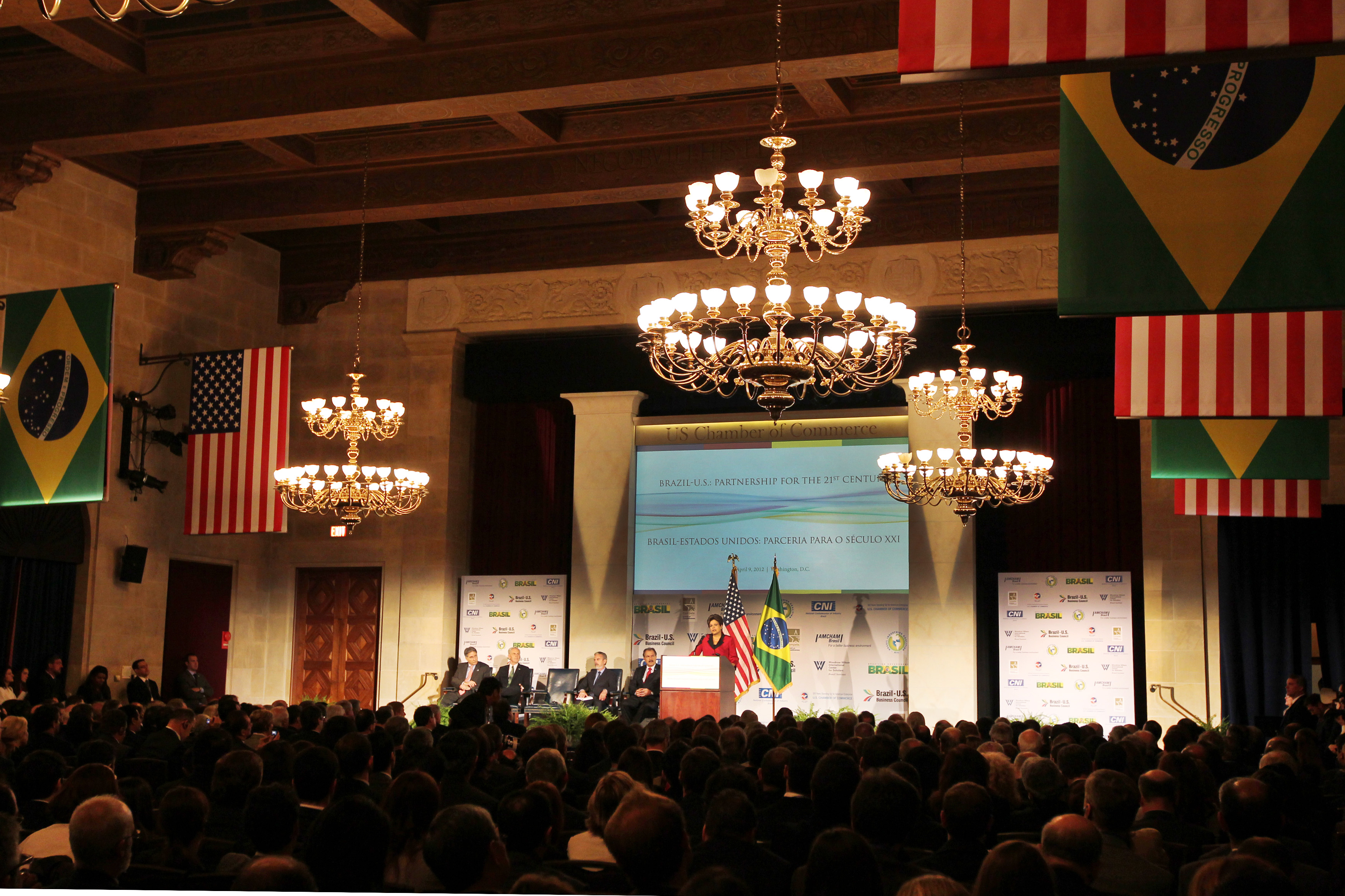  Presidenta Dilma Rousseff durante encerramento do seminário " Brasil-EUA: parceria para o século XXI ". Washington-EUA, 09/04/2012