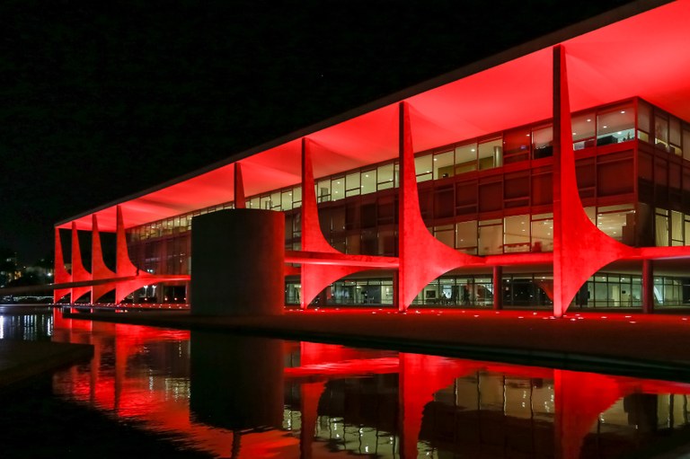 Palácio do Planalto participa da Campanha Dezembro Vermelho, alerta sobre a prevenção da AIDS. Brasília-DF, 02/12/2015