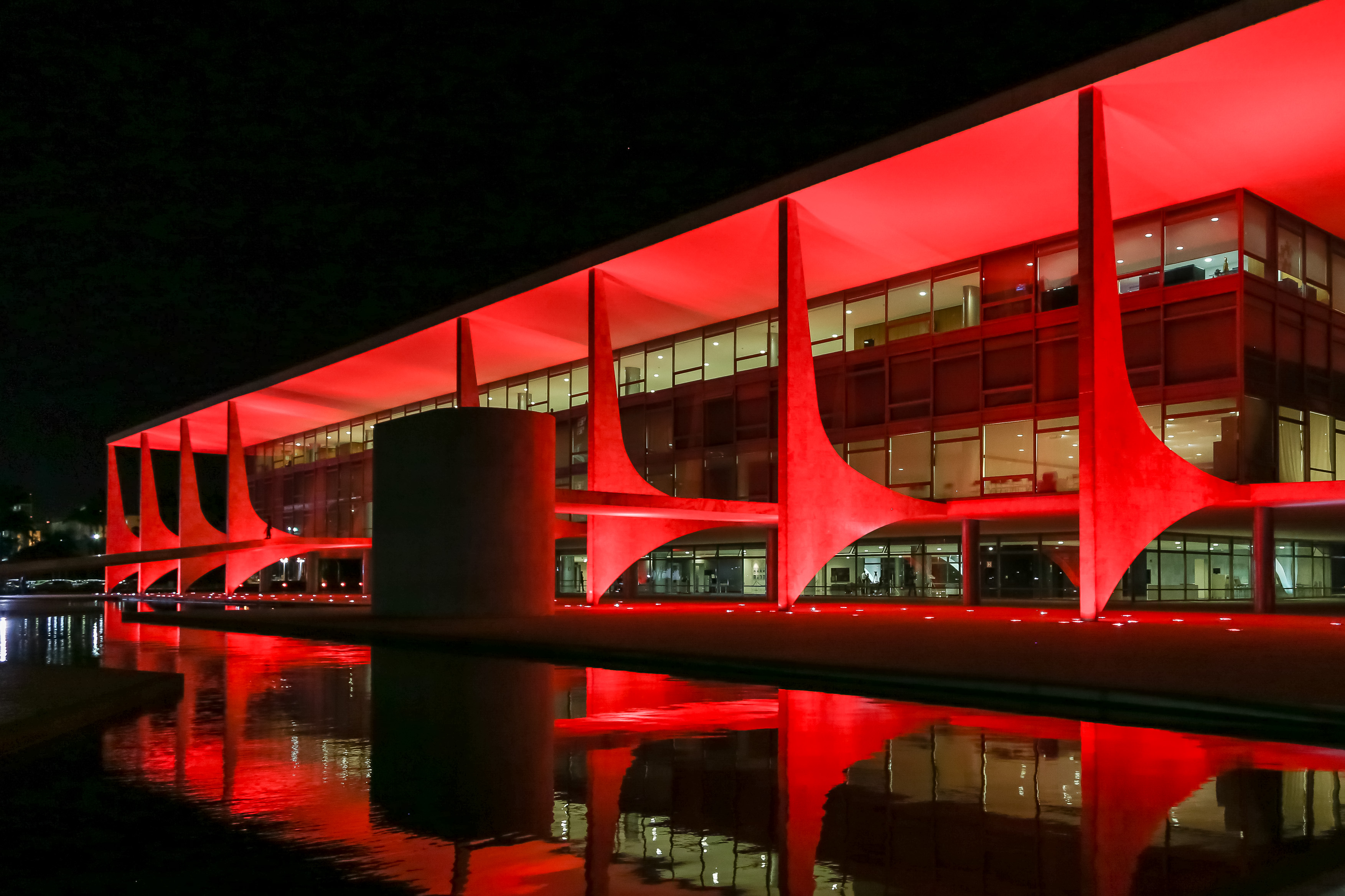 Palácio do Planalto participa da Campanha Dezembro Vermelho, alerta sobre a prevenção da AIDS. Brasília-DF, 02/12/2015