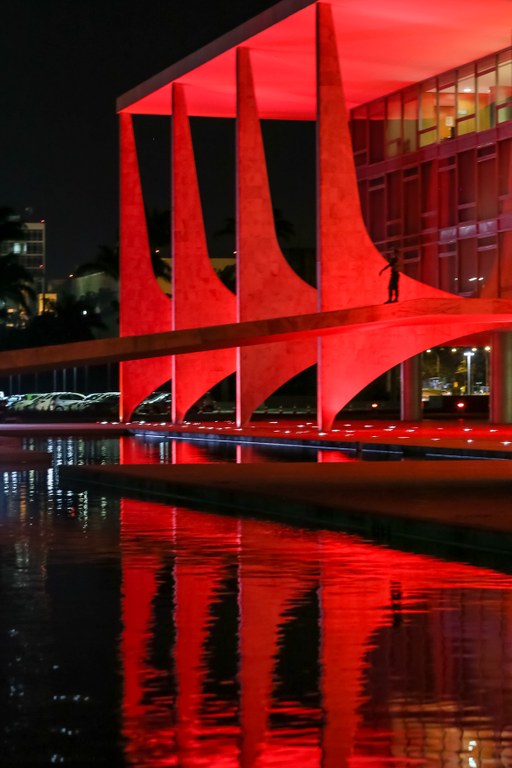  Palácio do Planalto participa da Campanha Dezembro Vermelho, alerta sobre a prevenção da AIDS. Brasília-DF, 02/12/2015  