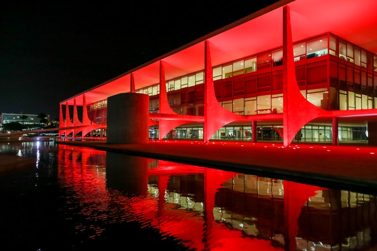  Palácio do Planalto participa da Campanha Dezembro Vermelho, alerta sobre a prevenção da AIDS. Brasília-DF, 02/12/2015  
