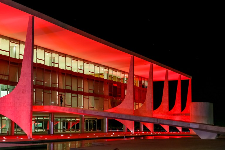  Palácio do Planalto participa da Campanha Dezembro Vermelho, alerta sobre a prevenção da AIDS. Brasília-DF, 02/12/2015  