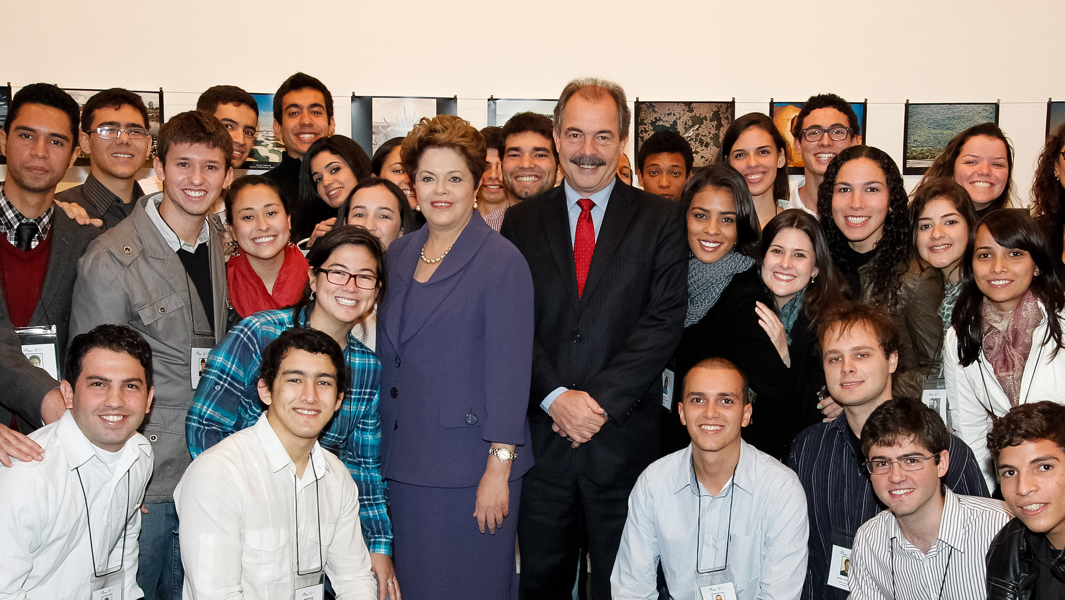 Presidenta Dilma Rousseff durante encontro com estudantes do programa  " Ciência sem Fronteiras " e do PROUNI, na Casa do Brasil. Madri - Espanha, 19/11/2012