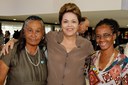 Presidenta Dilma Rousseff posa para foto com a Josefa Maria e com a Maria Rosalina durante cerimônia alusiva ao Dia Nacional de Zumbi e da Consciência Negra, com anúncio de ações para as Comunidades Quilombolas. Brasília - DF, 21/11/2012