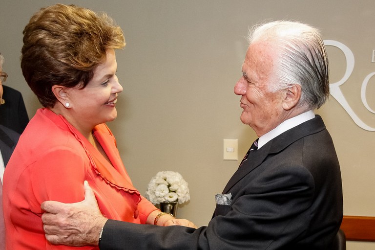 Presidenta Dilma Rousseff e o Sr. Mino Carta, Diretor da revista Carta Capital, durante cerimônia da XV premiação das empresas mais admiradas no Brasil 2012. São Paulo-SP, 01/10/2012