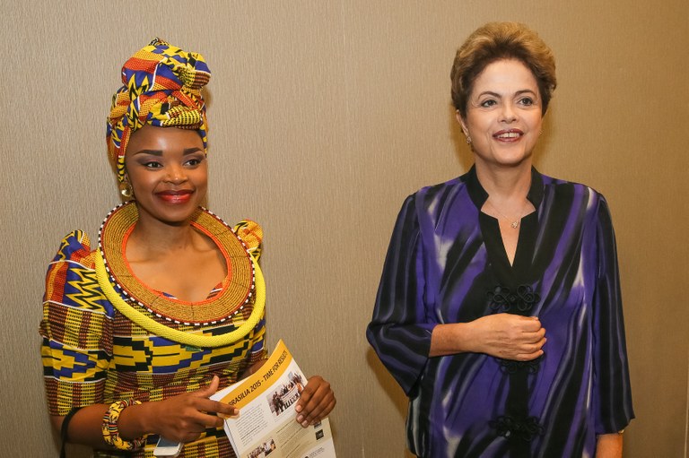  Presidenta Dilma Rousseff e Zoleka Mandela durante cerimônia de abertura da 2ª Conferência Global de Alto Nível sobre Segurança no Trânsito. Brasília-DF, 18/11/2015 