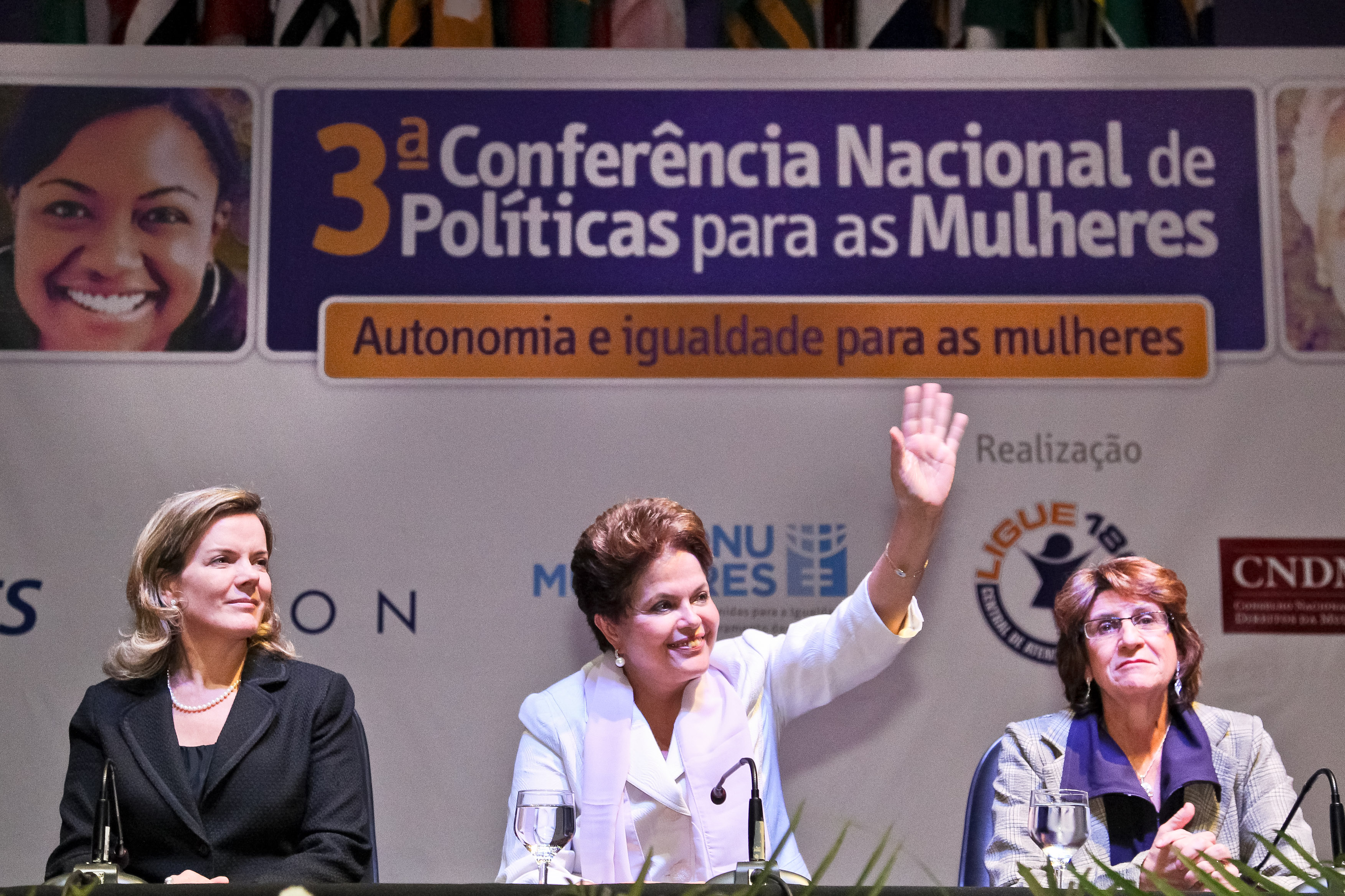 Presidenta Dilma Rousseff participa da Cerimônia de abertura da 3ª Conferência Nacional de Política para as Mulheres, no Centro de Convenções Ulysses Guimarães. Brasília - DF, 12/12/2011
