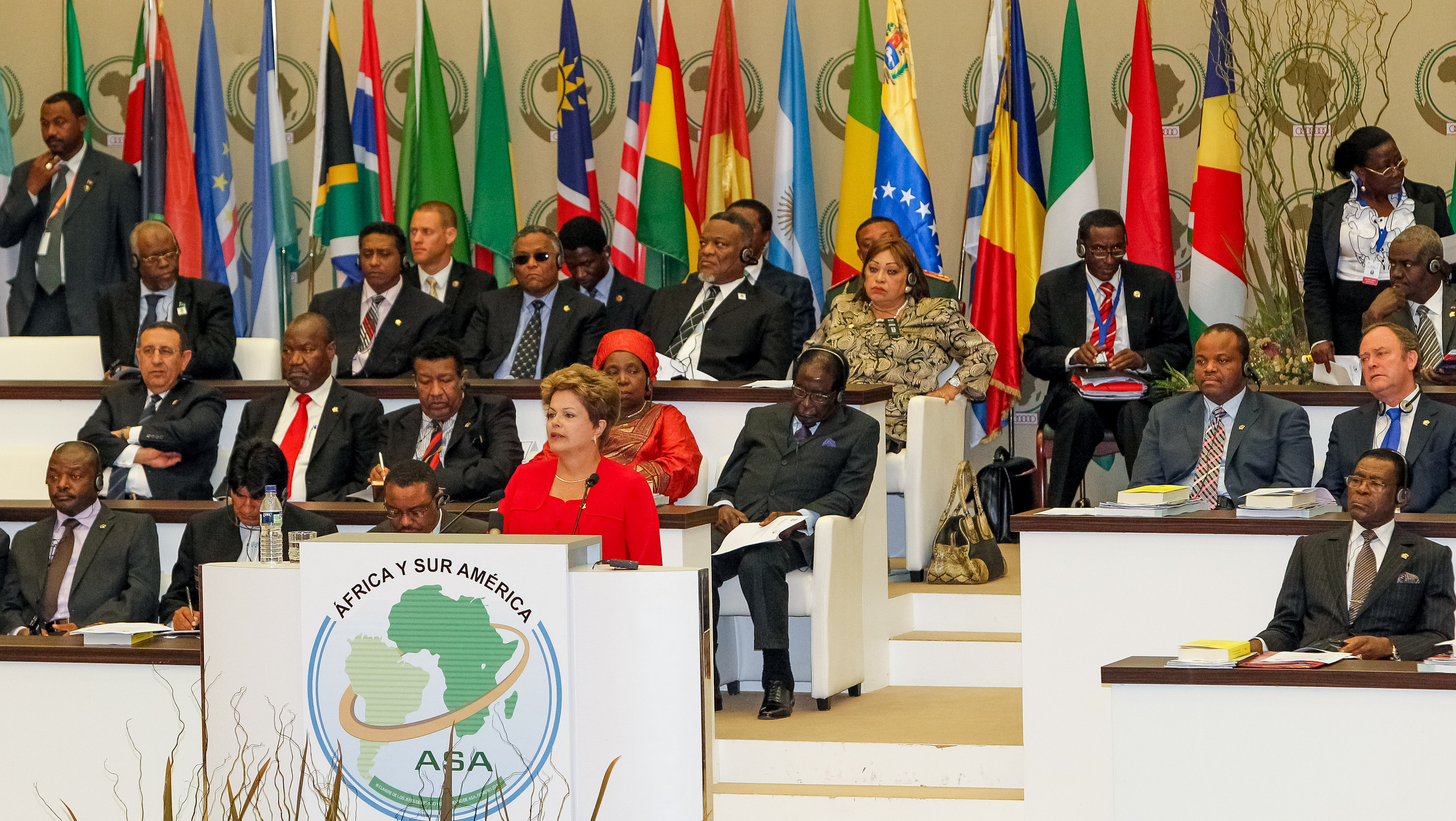 Presidenta Dilma Rousseff durante cerimônia de abertura da III Cúpula América do Sul-África.  Malabo - Guiné Equatorial, 22/02/2013
