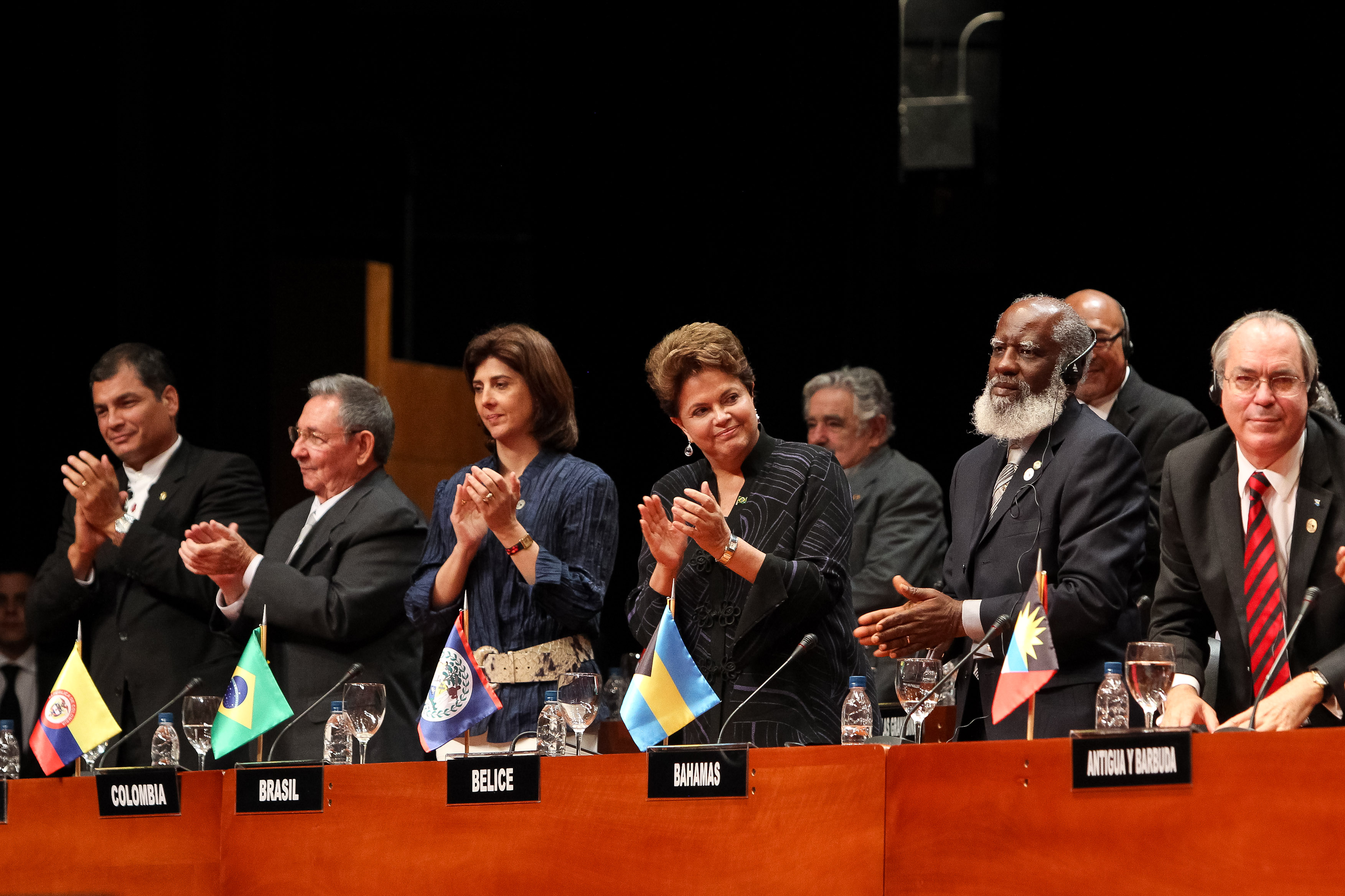 Presidenta Dilma Rousseff durante a Cerimônia de abertura da III Cúpula de Chefes de Estado e de Governo da América Latina e do Caribe (CALC) e I Cúpula da Comunidade de Estados Latino-americanos e Caribenhos (CELAC), no teatro Teresa Carreño. Caracas - Venezuela, 02/12/2011