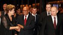 Presidenta Dilma Rousseff acompanhada  do senhor Jacob Zuma, Presidente da África do Sul, e do senhor Vladimir Putin, Presidente da Federação da Rússia, durante cerimônia de abertura da V Cúpula do BRICS. Durban-África do Sul, 26/03/2013