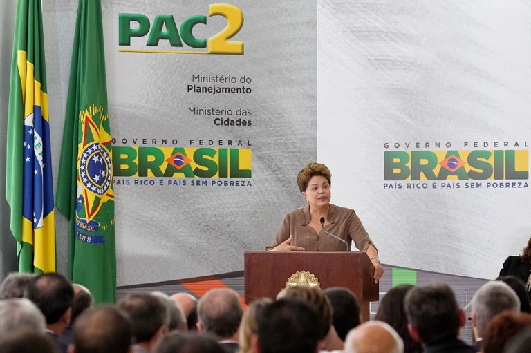 Presidenta Dilma Rousseff durante cerimônia de anúncio de investimentos do PAC Mobilidade Grandes Cidades. Brasília - DF, 24/04/2012