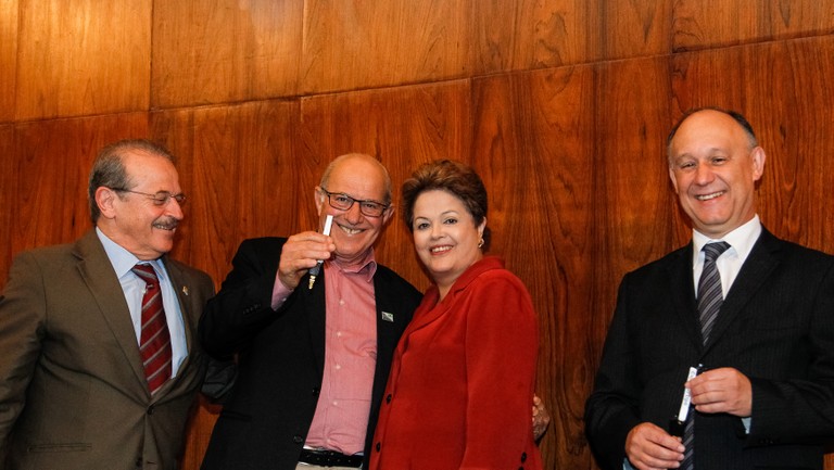 Presidenta Dilma Rousseff durante cerimônia de anúncio do PAC Mobilidade e de entrega de 57 Máquinas Motoniveladoras