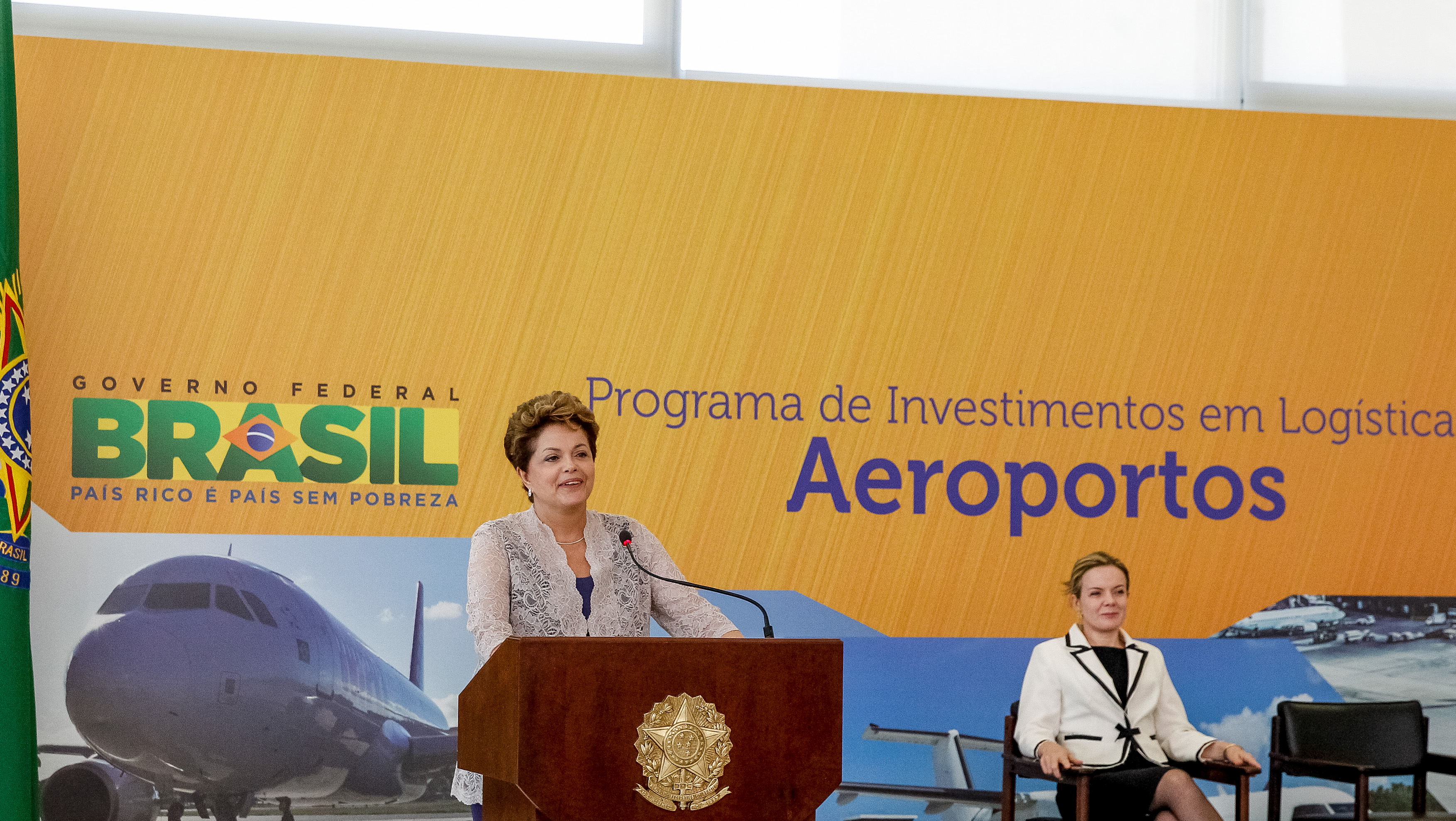 Presidenta Dilma Rousseff durante cerimônia de anúncio do Programa de Investimentos em Logística: Aeroporto. Brasília, DF 20/12/2012
