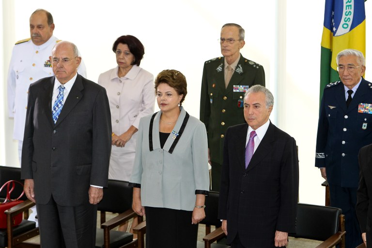 Presidenta Dilma Rousseff, o vice-presidente Michel Temer, e o ministro da Defesa, Nelson Jobim, durante cerimônia de apresentação dos novos oficiais-generais, no Palácio do Planalto. Brasília-DF, 05/04/2011 