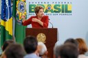 Presidenta Dilma Rousseff durante cerimônia de assinatura de termos de compromisso do Programa Água para Todos com municípios do semiárido brasileiro. Brasília - DF, 10/09/2013