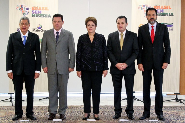 Presidenta Dilma Rousseff durante cerimônia de assinatura do termo de compromisso do Plano Brasil sem Miséria com os governadores da Região Centro-Oeste. Brasília - DF, 16/12/2011