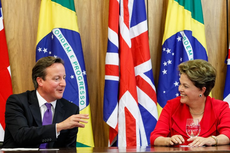 Presidenta Dilma Rousseff durante cerimônia de assinaturas de atos e declaração à imprensa, com o Primeiro-Ministro do Reino Unido, David Cameron, no Palácio do Planalto. Brasília-DF, 28/09/2012