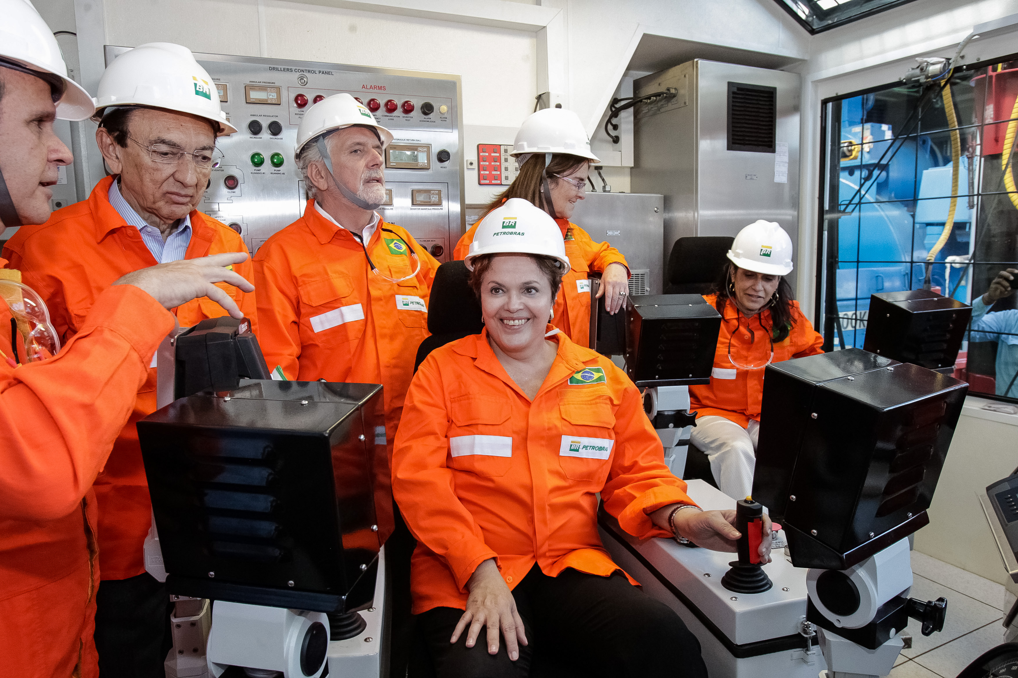 Presidenta Dilma Rousseff durante cerimônia de batismo da plataforma P-59 no canteiro de obras do São Roque do Paraguaçu. Maragojipe - BA, 13/07/2012
