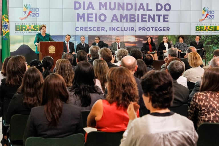 Presidenta Dilma Rousseff durante cerimônia de comemoração do Dia Mundial do Meio Ambiente. Brasília - DF, 05/06/2012