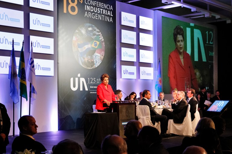 Presidenta Dilma Rousseff durante cerimônia de encerramento da 18ª Conferência  Industrial Argentina. Los Cardeles - Argentina, 28/10/2012