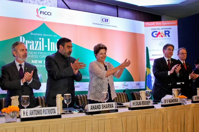  Presidenta Dilma Rousseff durante cerimônia de encerramento do Seminário Empresarial Brasil - Índia: uma nova fronteira para oportunidade de negócios. Nova Délhi - Índia, 29/03/2012