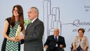 Presidenta Dilma Rousseff e o Vice-Presidente Michel Temer entregam o troféu vencedor da categoria Micro e Pequena Empresa, Diana Exenberger Finkler durante cerimônia de entrega da 16ª edição do Prêmio Finep de Inovação. Brasília-DF, 04/12/2013