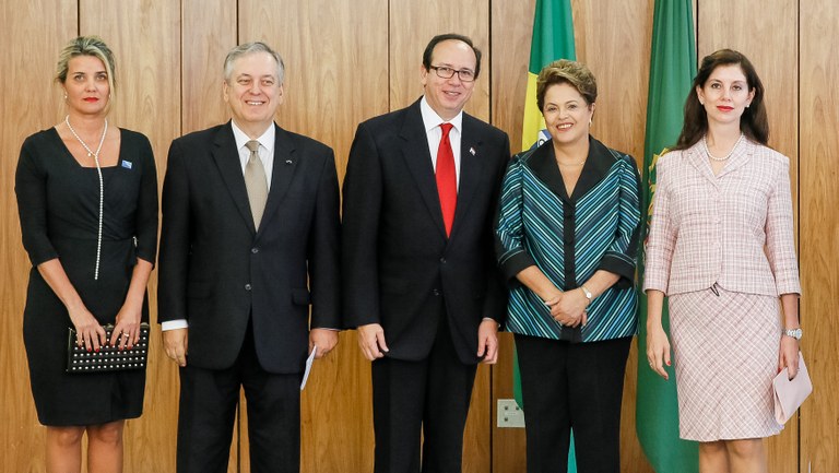 Presidenta Dilma Rousseff recebe do Embaixador do Paraguai Senhor, Manuel Maria Cáceres a carta credencial dos Embaixadores Estrangeiros. Brasília - DF, 10/11/2014