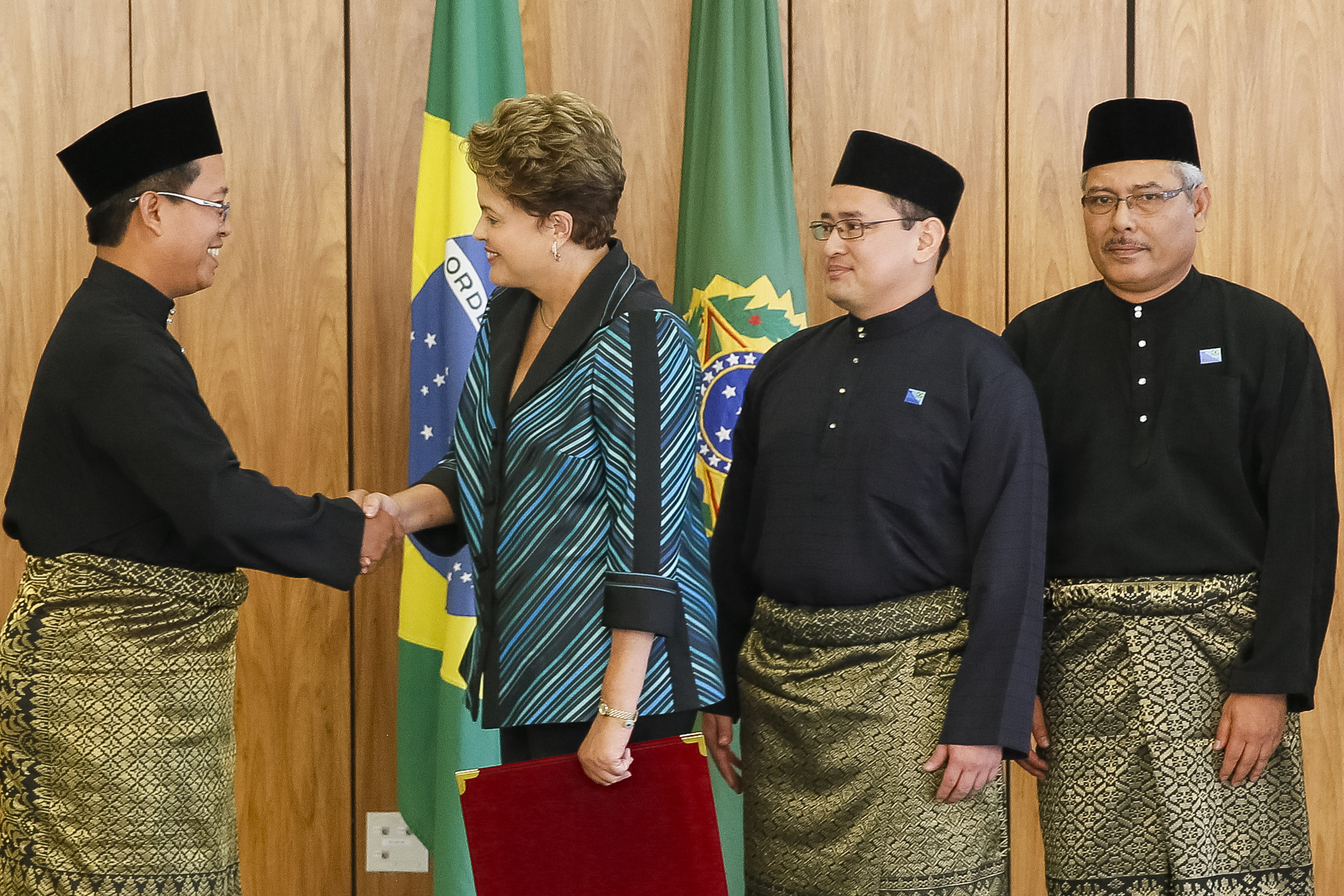 Presidenta Dilma Rousseff recebe do Embaixador da Malásia Senhor, Rahimi bin Harun a carta credencial dos Embaixadores Estrangeiros. Brasília - DF, 10/11/2014