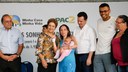  Presidenta Dilma Rousseff durante entrega das chaves à senhora Natacha Avon Loureano da Silva na cerimônia de entrega de 1.484 unidades habitacionais dos Residenciais Recanto do Paçuaré I e II e Vivenda das Gaivotas, do Programa Minha Casa, Minha Vida. Rio de Janeiro-RJ, 12/05/2015