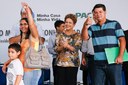 Presidenta Dilma Rousseff durante entrega das chaves à senhora Viviane Xavier de Miranda na cerimônia de entrega de 1.484 unidades habitacionais dos Residenciais Recanto do Paçuaré I e II e Vivenda das Gaivotas, do Programa Minha Casa, Minha Vida. Rio de Janeiro-RJ, 12/05/2015