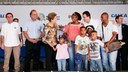 Presidenta Dilma Rousseff durante entrega das chaves à senhora Aline dos Santos de Almeida na cerimônia de entrega de 1.484 unidades habitacionais dos Residenciais Recanto do Paçuaré I e II e Vivenda das Gaivotas, do Programa Minha Casa, Minha Vida. Rio de Janeiro-RJ, 12/05/2015