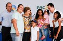  Presidenta Dilma Rousseff durante entrega das chaves à senhora Amanda Soares de Oliveira na cerimônia de entrega de 1.484 unidades habitacionais dos Residenciais Recanto do Paçuaré I e II e Vivenda das Gaivotas, do Programa Minha Casa, Minha Vida. Rio de Janeiro-RJ, 12/05/2015