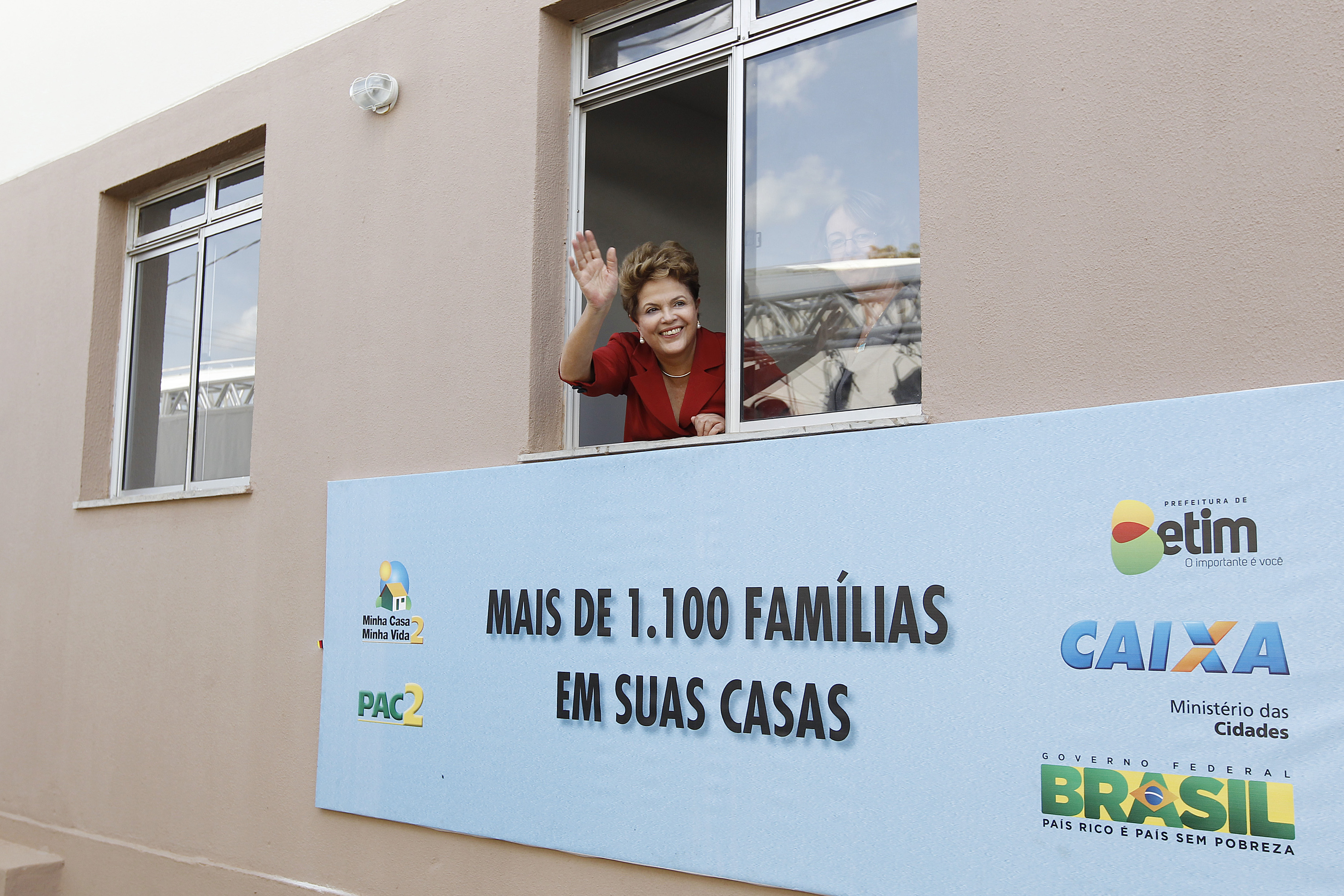 Presidenta Dilma Rousseff durante Cerimônia de entrega das unidades habitacionais do Programa Minha Casa Minha Vida dos residenciais Parque das Palmeiras I e II e Baviera. Betim - MG, 11/05/2012
