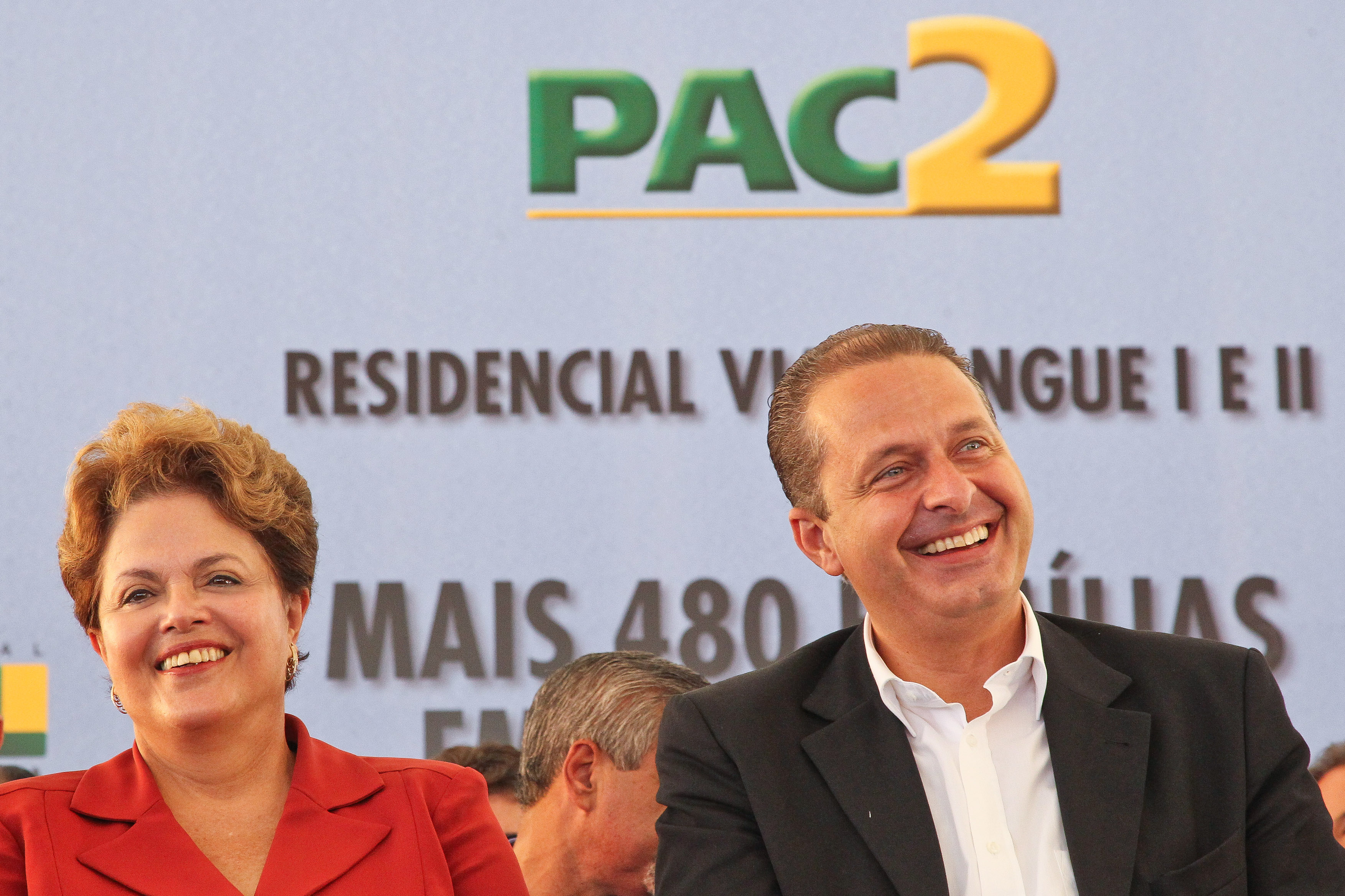  Presidenta Dilma Rousseff com o Governador Eduardo Campos durante entrega de 480 unidades habitacionais do Conjunto Habitacional Via Mangue. Recife - PE, 28/02/2012